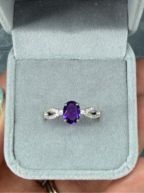 Stunning Amethyst 1.40CT Oval cut zircon accent 925 Sterling Silver Ring Size 8